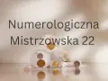 Numerologiczna Mistrzowska 22: monety w lodzie symbolizują potencjał i wyzwania związane z tym dniem urodzenia.
