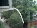 Tubo di scarico del climatizzatore, da cui gocciola acqua. Attenzione, l'acqua del climatizzatore è tossica e può danneggiare le superfici.