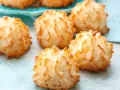 Deliciosas sultanas de coco doradas y crujientes, perfectas para un postre o merienda.