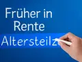 Hand schreibt "Altersteilzeit" auf einer blauen Tafel. Der Text darüber lautet "Früher in Rente". Die Vor- und Nachteile der Altersteilzeit werden thematisiert.