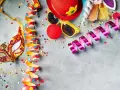 Karneval am Donnerstag: Goldene Maske, bunte Luftschlangen, rote Clownsnase und Konfetti laden zum Feiern ein.