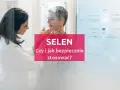 Lekarz bada pacjentkę, a na ekranie widnieje napis "SELEN. Czy i jak bezpiecznie stosować?".