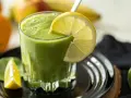 Erfrischender grüner Smoothie mit Zitrone, perfekt für einfache smoothie rezepte.