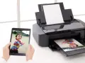 Radość dziecka uchwycona na tablecie, a następnie drukowanie na papierze fotograficznym.
