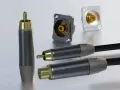 Här är en samling RCA-kontakter och kablar, perfekta för digital ljudutgång som spdif out.