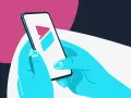 Ręce trzymają smartfon z ikonami, sugerującymi aplikacje do nauki polskiego.