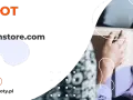 Zwrot do badiconstore.com. Poradnik WygodneZwroty.pl. Dwie osoby przekazują sobie paczkę.