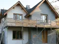 Kiedy elewacja po tynkach? Kluczowe informacje o terminach i warunkach