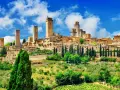 Borgo medievale con torri svettanti, ideale per un itinerario di via Francigena Toscana 3 giorni.