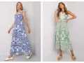 Dwie kobiety w letnich sukienkach. Jedna w sukience maxi z białym wzorem paisley na niebieskim tle, druga w zielonej sukience maxi z tym samym wzorem.