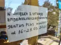 Kartka na szybie z napisem "Dentus Plus nieczynny od 16-29.03.2020" z powodu sytuacji epidemiologicznej.