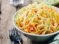 Sekret surówki z białej kapusty jak z restauracji? Mój przepis!