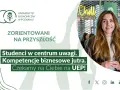 Studia marketingowe na UEP w Poznaniu. Uśmiechnięta studentka, przyszłe kompetencje biznesowe. Czekamy na Ciebie!