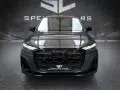 Przód ciemnoszarego Audi Q7 z czarnym grillem i światłami LED.