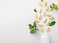 Pastillas y hojas verdes sugieren las propiedades del ácido alfa lipoico.
