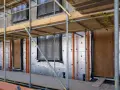 Skuteczne materiały na izolację pionową fundamentów, które chronią przed wilgocią