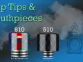 Dos boquillas de vapeo, una 810 multicolor y otra 510 negra, con vapor de fondo. Accesorios drip para personalizar tu experiencia.