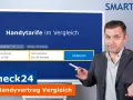 Mann mit Gesten vor Bildschirm mit Handyvergleich-Tool von Check24 und Smartweb-Logo.