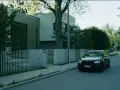 Czarny SUV podjeżdża pod nowoczesną willę. To właśnie tutaj gdzie kręcili, sprawa się rypła.