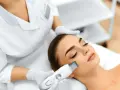 Peeling kawitacyjny w domu: Idealna cera bez wizyty u kosmetologa