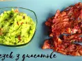 Chrupiący boczek idealnie komponuje się z orzeźwiającym guacamole. Pyszne połączenie, które sprawdzi się jako dodatek do wielu dań.