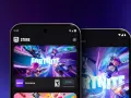 Dos teléfonos muestran la Epic Games Store con Fortnite. Descubre trucos para Fortnite y domina el juego.