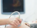 Zbliża się 38 tydzień ciąży. Lekarz wykonuje USG, by sprawdzić, jak rozwija się dziecko.