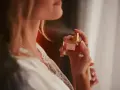 Perfumy: Gdzie psikać, by pachnieć dłużej? Sekrety ekspertki