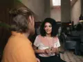 Para wiedzie rozmowę, o czym rozmawiać z dziewczyną, siedząc w kawiarni.