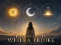 Kobieta patrzy na Słońce, Księżyc i Ascendent. Obliczanie tych elementów to klucz do poznania siebie.