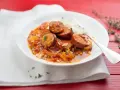Un délicieux rougail saucisse Cookeo, servi avec du riz blanc.