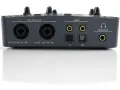 Tył interfejsu audio emu 0404 z wejściami mikrofonowymi, liniowymi, S/PDIF i wyjściem słuchawkowym.