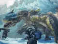 Cazadores se enfrentan a un dragón en un paisaje helado. ¡Una escena épica de Monster Hunter World!