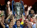 Jugadores del Inter celebran levantando la Champions League. ¡Cuántas Champions tiene el Inter!
