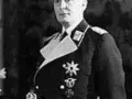 Portrait en noir et blanc d'un homme en uniforme militaire, portant des décorations. Il s'agit de la dernière photo connue de Göring avant sa mort.