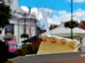 Wadowice: Gdzie zjeść? Najlepsze kremówki, obiady i pizza!