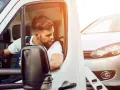 Abschleppdienst holt ein defektes Auto ab. Ihr PKW hat einen Defekt und ist nicht mehr fahrbereit.