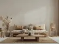 Un divano in pallet e un tavolino grezzo creano un'atmosfera rilassata in stile wabi sabi, con cuscini morbidi e decorazioni naturali.