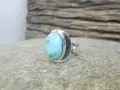 Anello con una splendida pietra preziosa larimar, che ricorda le onde del mare.