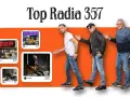 Trzech mężczyzn idzie w rytm muzyki, a obok nich widnieje napis "Top Radia 357".