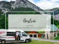 Kamperem przez Austrię, z widokiem na góry i urokliwy kościółek. Vanlife w Alpach to marzenie!