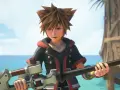 Sora, protagonista de la guía Kingdom Hearts 3, sostiene su Keyblade en una playa tropical.