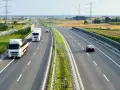 Ile może jechać ciężarówka na autostradzie? Sprawdź ważne przepisy