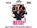 Plakat "Mayday 2" z grupą aktorów w czarnych strojach, z pytajnikami i wstążkami.