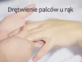 Delikatny masaż dłoni, który pomaga złagodzić drętwienie palców u rąk.
