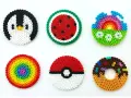 Urocze pyssla wzory: pingwin, arbuz, tęcza z kwiatkami, tęczowe koło, pokeball i pączek.