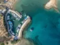 Widok z lotu ptaka na port z łodziami. Planujesz podróż? Czy do Cypru potrzebny jest paszport? Sprawdź przed wyjazdem!