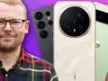 Mann mit Brille und kariertem Hemd vor drei Smartphone-Kameras.
