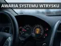 Awaria systemu wtrysku! Kontrolka "Service Engine Soon" świeci się, sugerując potrzebę wymiany wtryskiwaczy.