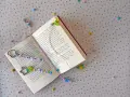 Bunte Perlen und Anhänger: Einhorn, Stern und Auto laden zum **Lesezeichen basteln** ein. Perfekt für kleine und große Leseratten.